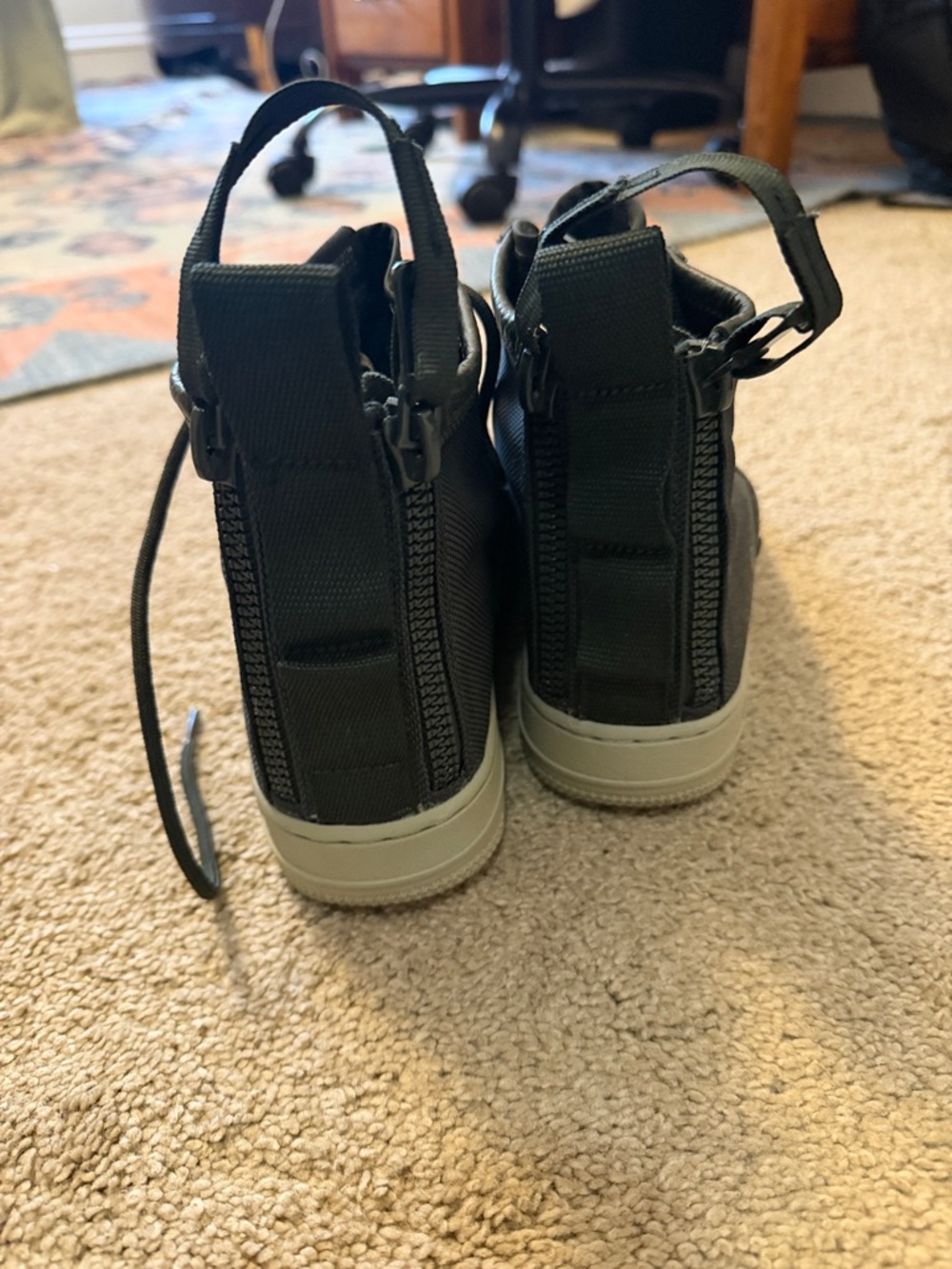 Nike Utility Air Force’s dark green high tops - Picture 2 of 5